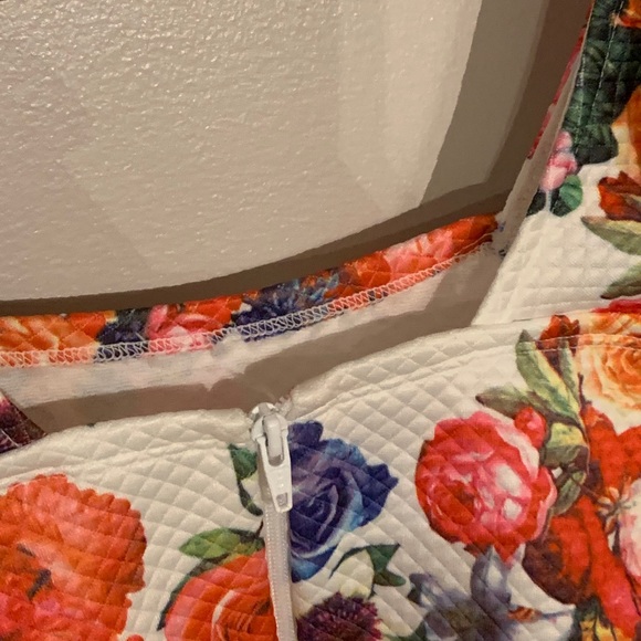 FLORAL TANK TOP - Picture 3 of 4